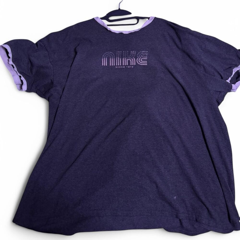 Nike Men's Grey and Black T-shirt